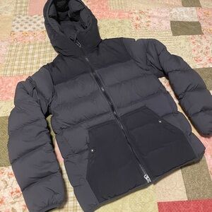 Filson Women's Goose Down Featherweight Hooded Puffer jacket